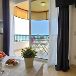 Dream View, Cristianos アロナ