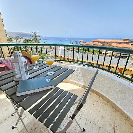 Dream View, Cristianos