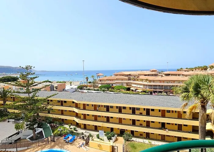 Dream View, Cristianos