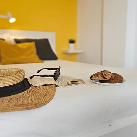 Dream View, Cristianos ארונה